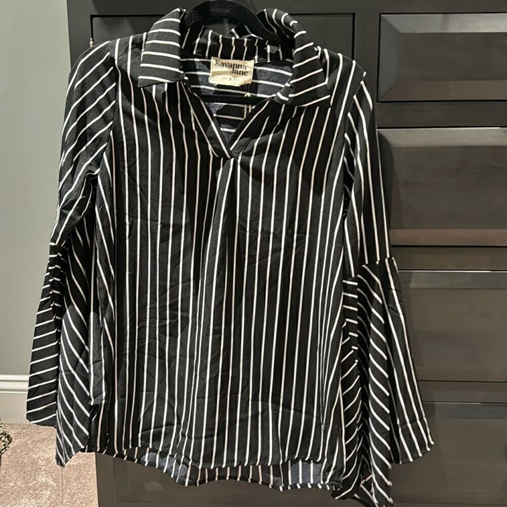 Savanna Jane blouse with bell sleeves ! Size small black and white NWT